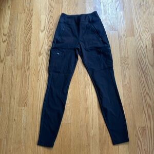 Athleta Headlands Cargo black stretch athleisure jogger track pants size 0
